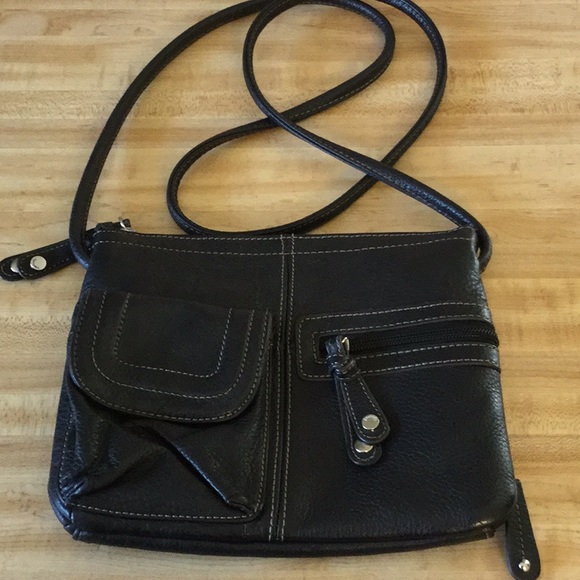Tignanello Handbags - TIGNANELLO *NWOT* Leather Crossbody